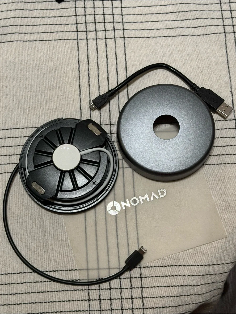 Nomad Pod Pro Wireless Charging Puck in Silver Gray